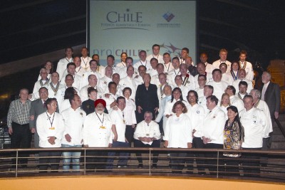 Chilean President Michelle 
Bachelet and chefs