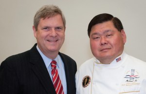 U.S. Agriculture Secretary Tom Vilsack & Chef Ty 
at MyPlate food icon introduction
